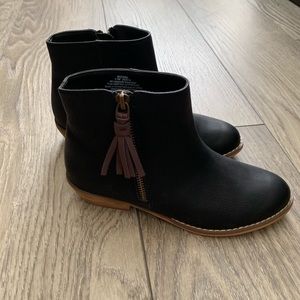 Tucker + Tate Black Ankle Booties Size 3.5